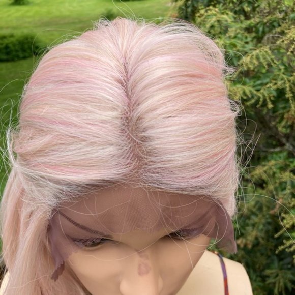 Pink lace front wig - Picture 4 of 6